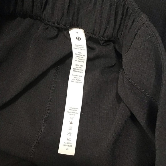 Lululemon Ventlight Cargo Mid Rise Crop in Black Size 8. - Picture 10 of 11